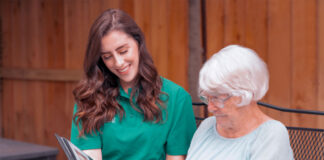 SE NECESITAN CUIDADORES DOMICILIARIOS (AMBOS SEXOS) PARA ACOMPAÑAMIENTO DE ADULTO MAYOR cuidadora de adulta mayor female home caregiver of older adults