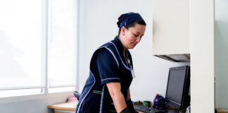 SE NECESITA OPERARIO/A PARA LIMPIEZA DE OFICINA Y FABRICA, JORNADA MEDIO TIEMPO empleada de limpieza operaria de limpieza cleaning lady limpieza de oficinas office cleaning part time industrial cleaning limpieza de fabrica