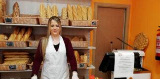 SE SOLICITA EMPLEADA DE MOSTRADOR PARA PANADERÍA Y CAFETERÍA, TAREAS DE ATENCIÓN AL PUBLICO empleada para panaderia employee