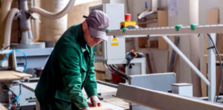SE BUSCAN 3 OPERARIOS/AS DE FÁBRICA DE MUEBLES PARA DURHAM FURNITURE EN DURHAM, ONTARIO (NO REQUIERE EXPERIENCIA, SE CAPACITA), EMPLEO PERMANENTE. PAGO DE $18.86 A $19.77 POR HORA empleados para fabrica de muebles employee in furniture factory