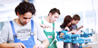 SE SOLICITAN OPERARIOS/AS DE PRODUCCION PARA EMPRESA METALURGICA, JORNADA COMPLETA LUNES A VIERNES operario de produccion production operators female and male staff personal femenino y masculino