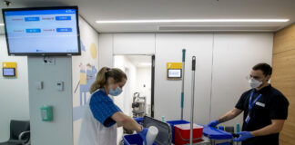 personal de limpieza para centro de salud cleaning female and male cleaning staff limpiador limpiadora