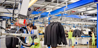 SE SOLICITAN TRABAJADORES PARA ALMACÉN DE ROPA (HOMBRES Y MUJERES), VARIOS PUESTOS DISPONIBLES Trabajadores para fabrica de ropa Garment factory workers