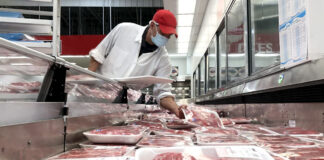 ayudante para almacen de carnes meat store assistant female and male staff