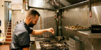 SE REQUIERE COCINERO(A)/MISCELÁNEO(A) PARA COMEDOR INSTITUCIONAL, JORNADA COMPLETA O PARCIAL cocinero a y miscelaneo a kitchener and cleaning clerk