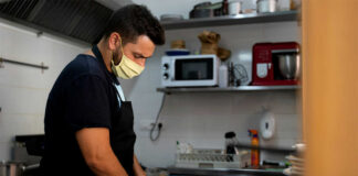 SE SOLICITAN COCINEROS Y LAVAPLATOS (HOMBRES Y/O MUJERES) CON O SIN EXPERIENCIA PARA RESTAURANTE, DIFERENTES TURNOS cocineros y lavaplatos en restaurante kitchener and dishawer in restaurant