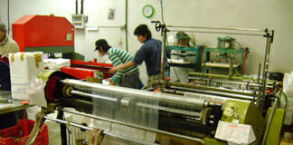 operarias de produccion para industria plastica production workers for the plastics industry female and male staff