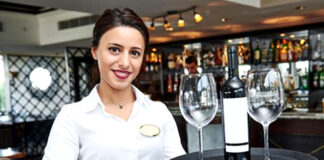 SE SOLICITAN SALONERA/O PARA TRABAJAR POR HORAS EN DISCOTECA, CONTRATO POR TIEMPO INDEFINIDO salonera mesera para discoteca personal femenino y masculino waiters