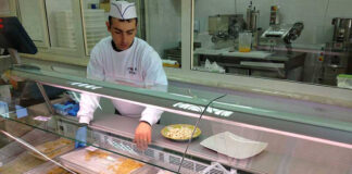 Empleados de Mostrador Para Fábrica de Pastas Counter Clerks For Pasta Factory