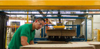 SE SOLICITA OPERARIOS DE PRODUCCIÓN (HOMBRES Y MUJERES) PARA FÁBRICA CARTÓN, JORNADA COMPLETA TURNOS ROTATIVOS operarios para fabrica de carton workers for cardboard factory warehouse operator