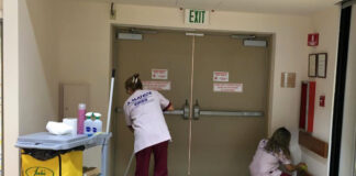 personal de limpieza para centro de salud cleaning staff female and male staff