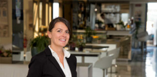 SE NECESITA RECEPCIONISTA PARA RESTAURANTE, MEDIA JORNADA. INCORPORACIÓN INMEDIATA recepcionista para restaurante receptionist for restaurant