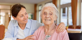 cuidadora domiciliaria elderly caregiver at home trabajo de noche