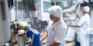 SE NECESITAN OBREROS DE EMBALAJE PARA FABRICA DE AZÚCAR (HOMBRES Y MUJERES), BUENAS CONDICIONES DE CONTRATACIÓN Packers for sugar factory