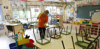 SE SOLICITA HOMBRES Y MUJERES PARA LIMPIEZA DE ESCUELAS, 30 HORAS SEMANALES DE LUNES A VIERNES. MÍNIMA EXPERIENCIA Hombres y mujeres para limpieza de centros escolares Men and women for cleaning schools