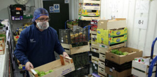 SE SOLICITAN PEONES ENVASADORES/AS DE FRUTAS Y VERDURAS (MÍNIMA EXPERIENCIA), MAÑANA/TARDE 40 HORAS SEMANALES Peones envasadores trabajadores para almacen de frutas y vegetales personal hombres y mujeres workers for fruit and vegetable warehouses staff men and women