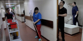 Personal de de limpieza maestranza para hospital limpieza y densinfeccion Maid and maid for hospital cleaning and densinfection