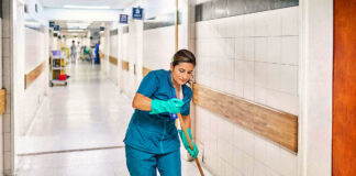 Personal de limpieza para residencia geriátrica Maid cleaning employee for geriatric female cleaning staff