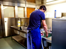Lavaplatos bachero empleado de limpieza para restuarante lavaplatos cleaning clerk for dishwasher restaurant