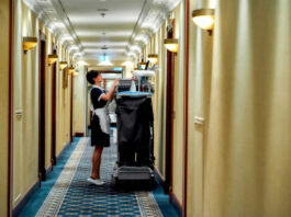 Mucama para limpieza de hotel personal de limpikeza para hotel hotel cleaning staff