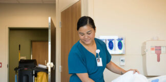 SE SOLICITA MUCAMA/O PARA LIMPIEZA DE CLÍNICA, TURNO MAÑANA O TARDE. EXPERIENCIA MÍNIMA mucama de hospital mucamo limpieza de clinica cleaning hospital maid mucama para clinica clinic cleaning female cleaning staff