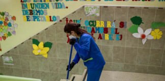 Personal de limpieza para escuela Señora Señorita para limpieza de escuela personal de limpieza para escuela cleaning staff for school