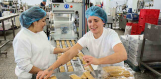 SE SOLICITA PEÓN PARA LÍNEA DE ENVASADO (MÍNIMA EXPERIENCIA), JORNADA COMPLETA. TURNOS ROTATIVOS MAÑANA Y TARDE envasado de chocolate chocolate packaging