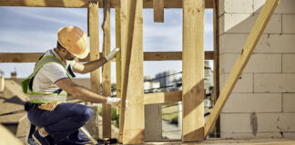SE SOLICITAN 4 TRABAJADORES DE CONSTRUCCIÓN Y CARPINTEROS (CON O SIN EXPERIENCIA), FULL TIME DE LUNES A VIERNES. CONTRATACIÓN INMEDIATA trabajadores de construccion y carpinteros y ayudantes construction workers carpenters and helpers