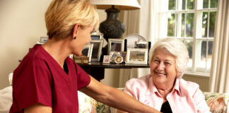 SE SOLICITA CUIDADORA SÁBADOS Y DOMINGOS (GUARDIA DE 4 HS POR DÍA), TRABAJO A TURNOS. INCORPORACIÓN INMEDIATA cuidadoras-domiciliarias-cuidadores-elderly-lady-caregiver-cuidadora