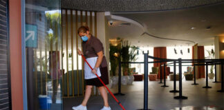 Mucama para limpieza de hotel hotel cleaning maid