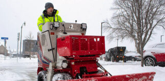 SE SOLICITAN OPERADORES/AS DE ARADO DE TRABAJOS DE INVIERNO (CON O SIN EXPERIENCIA), PART TIME Y FULL TIME. SALARIO COMPETITIVO Y BENEFICIOS Operadores de Arado de Trabajos de Invierno Winter Work Plow Operators