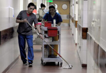 Personal para limpieza de hospital female and male cleaning staff for health center hospital cleaning