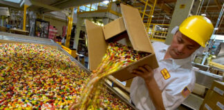 SE NECESITA EMPAQUETADOR/A DE DULCES PART TIME Y FULL TIME, DE LUNES A VIERNES. BUEN PAGO Empaquetador de Dulces candy packers hombres y mujeres para empaque de dulces
