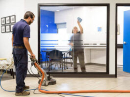 Personal de limpieza para oficinas y edificios cleaning staff female and male staff