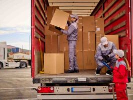 descargadores de cajas hombres y mujeres Ayudantes empresa de mudanzas embalaje carga y descarga Helpers moving company packing loading and unloading
