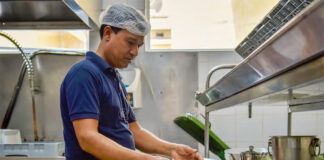 SE SOLICITAN LAVAPLATOS PARA RESTAURANTE (NO SE REQUIERE EXPERIENCIA), 30 A 40 HORAS SEMANALES Lavaplatos para restaurante dishwasher