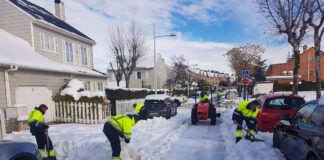 Obreros para limpieza de nieve