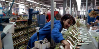 SE NECESITAN OPERARIOS/AS PARA FÁBRICA DE CALZADO (CON O SIN EXPERIENCIA), LABORES DE ARMADO Y EMPAQUE Operarios/as Para Fabrica de Calzado Employee For Shoe Factory