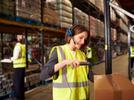 Auxiliar De Bodega warehouse staff