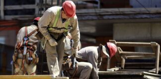 SE SOLICITAN 12 OBREROS DE LA CONSTRUCCIÓN (POCA EXPERIENCIA), EXCELENTE REMUNERACIÓN Obreros De La Construcción construction workers