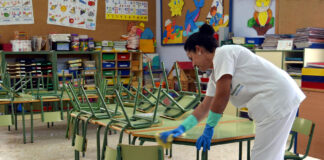 SE REQUIERE PERSONAL DE LIMPIEZA PARA CENTROS ESCOLARES, MEDIA JORNADA TURNOS DE MAÑANA Personal De Limpieza cleaning staff.