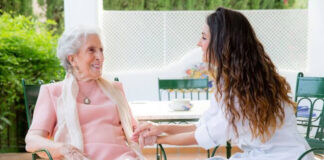 SE NECESITA PERSONAL PARA CUIDADO DE ADULTA MAYOR (MÍNIMA EXPERIENCIA), CON DISPONIBILIDAD INMEDIATA Personal Para Cuidado De Adulta Mayor caregiver of older adults