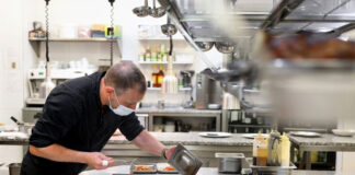 SE NECESITA COCINERO/A (POCA EXPERIENCIA), TIEMPO COMPLETO HORARIO A CONVENIR. BUENA REMUNERACIÓN cocinero para restaurante kitchener for catering