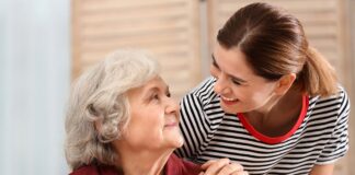 SE BUSCA CUIDADORA CON O SIN EXPERIENCIA (TRABAJO A TURNOS), BUEN PAGO POR HORA Cuidadora Caretaker