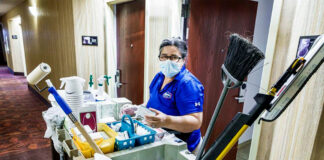 Personal De Limpieza Para Hotel hotel cleaning staff