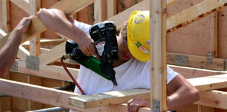 Ayudantes De Construcción Construction Helpers