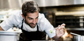 SE BUSCAN LAVAPLATOS Y COCINEROS PARA RESTAURANTE (CON O SIN EXPERIENCIA), EXCELENTE PAGO POR HORA Lavaplatos y Cocineros Para Restaurante Dishwashers and Chefs for Restaurant