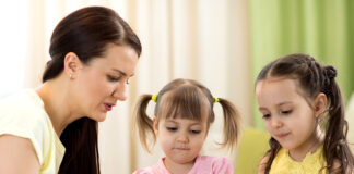 SE SOLICITA NIÑERA 2 VECES POR SEMANA, 3 HORAS POR DÍA. SE OFRECE BUEN PAGO POR HORA MÁS APORTES Niñera Babysitter
