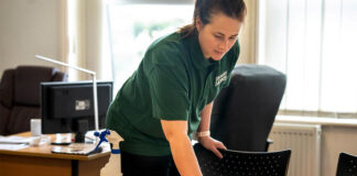 SE SOLICITA PERSONAL PARA LIMPIEZA DE OFICINAS (4 HORAS SEMANALES), BUEN SALARIO Personal Para Limpieza De Oficinas office cleaning staff
