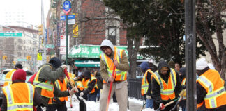 SE BUSCAN 10 TRABAJADORES PARA REMOCIÓN DE NIEVE, NO REQUIERE EXPERIENCIA. 1ER TURNO Trabajadores Para Remoción De Nieve snow removal worker